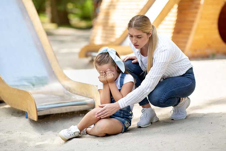 Spielplatz Unfall Fallschutz